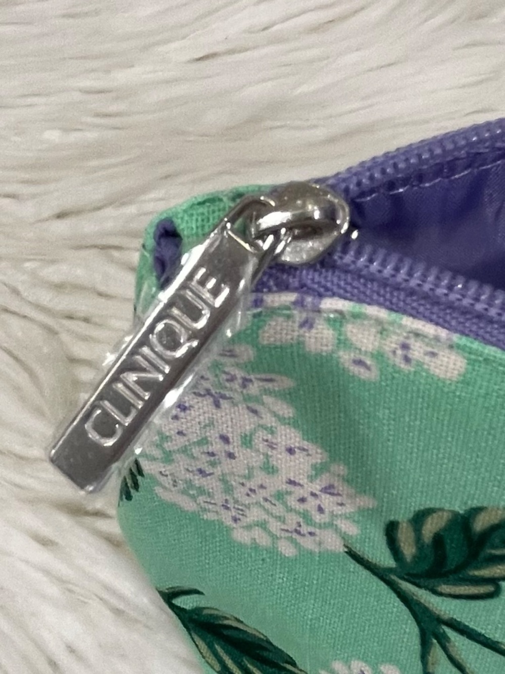 Clinique "Cosmetic bag in floral with goodies" NWT - Picture 5 of 7